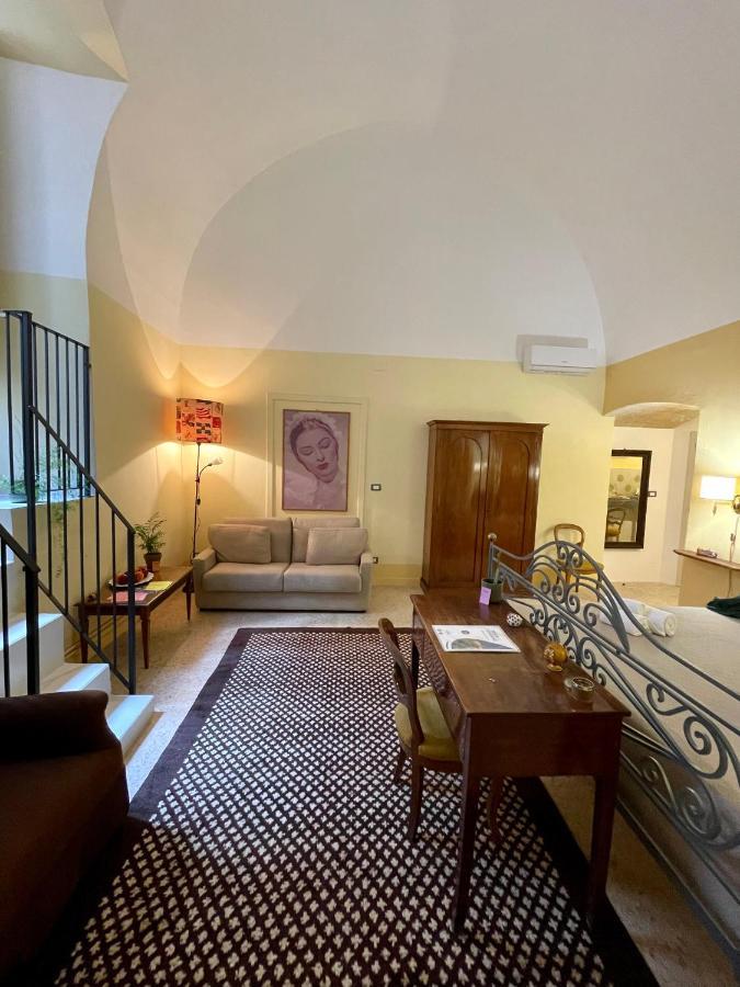 4 Balconi Rooms- Dimora Arditi B&B Lecce Eksteriør billede