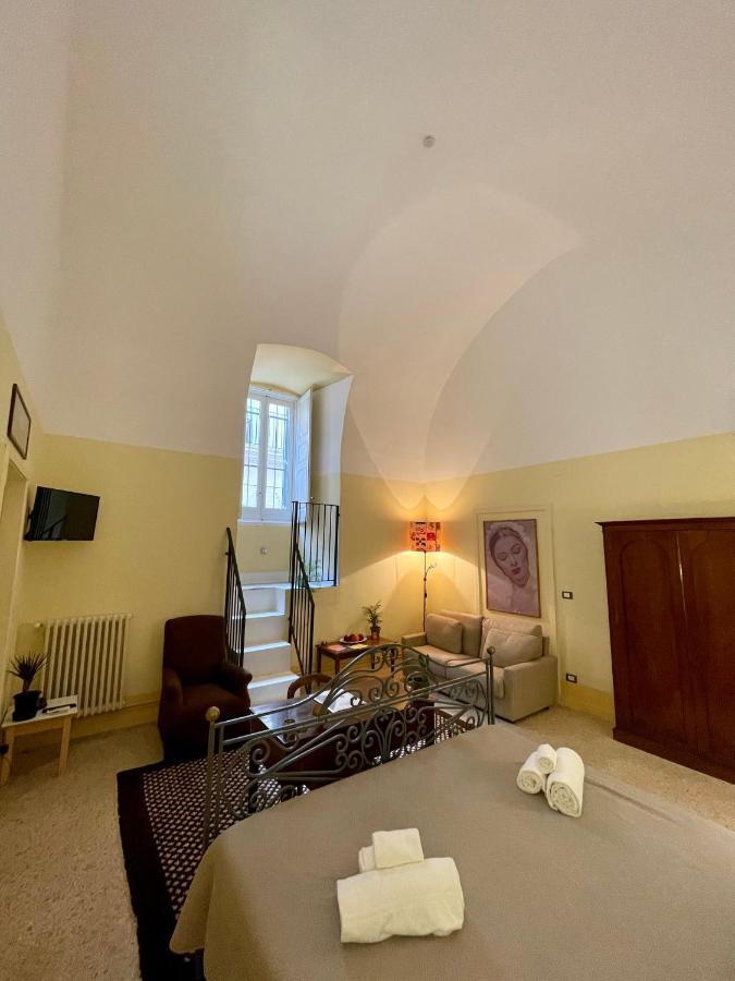 4 Balconi Rooms- Dimora Arditi B&B Lecce Eksteriør billede
