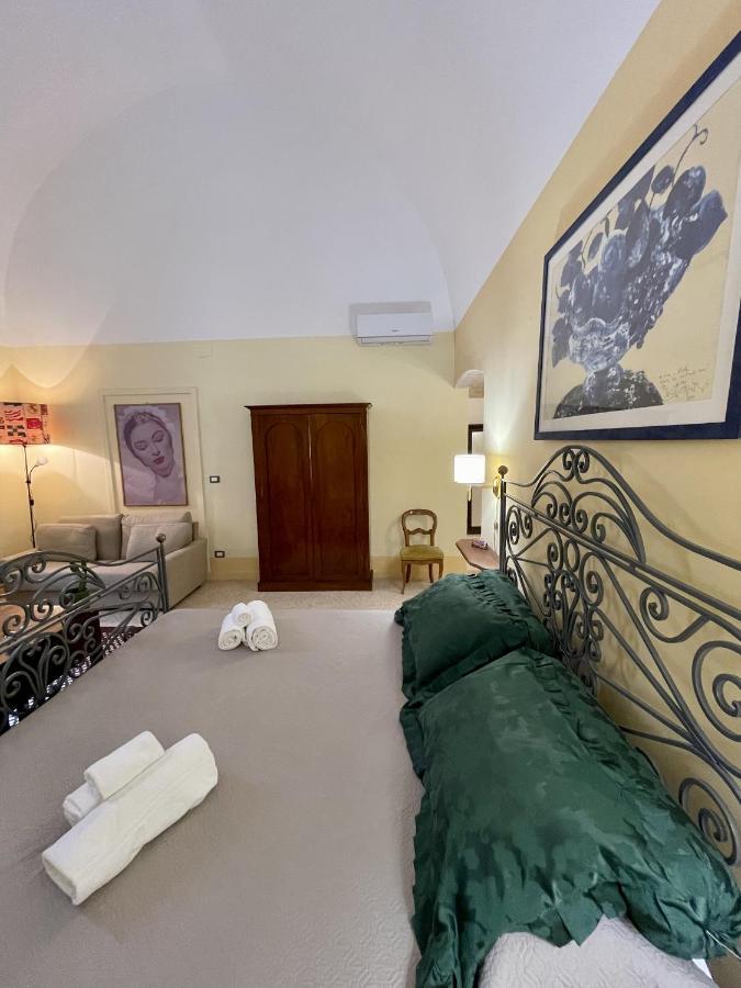 4 Balconi Rooms- Dimora Arditi B&B Lecce Eksteriør billede