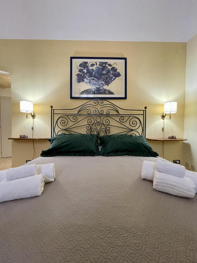 4 Balconi Rooms- Dimora Arditi B&B Lecce Eksteriør billede