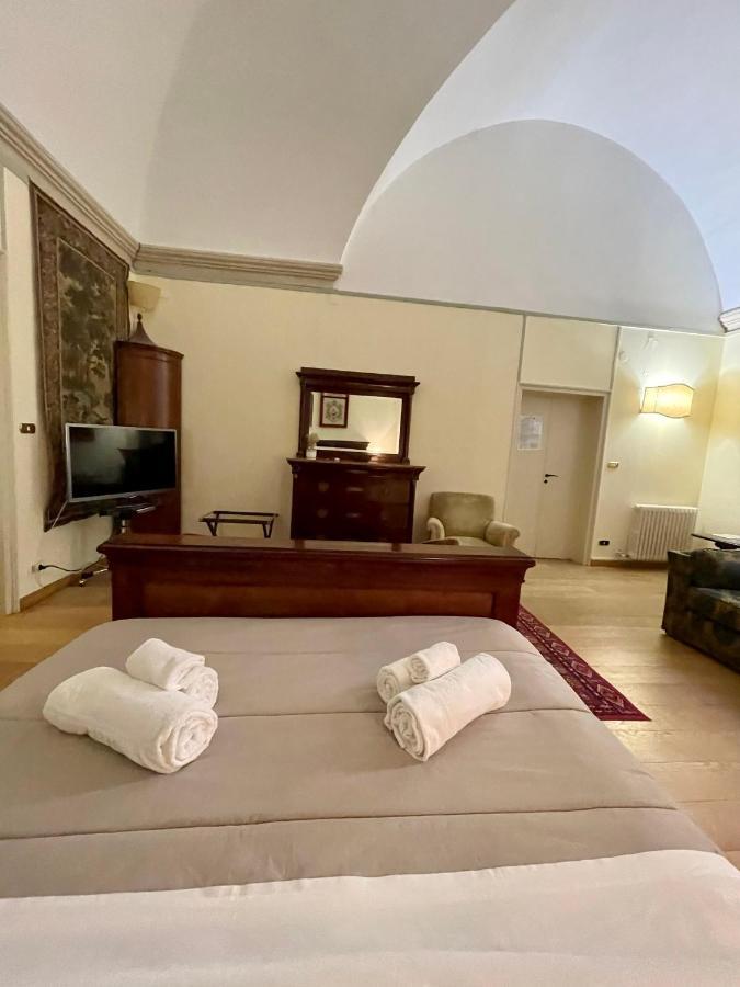 4 Balconi Rooms- Dimora Arditi B&B Lecce Eksteriør billede