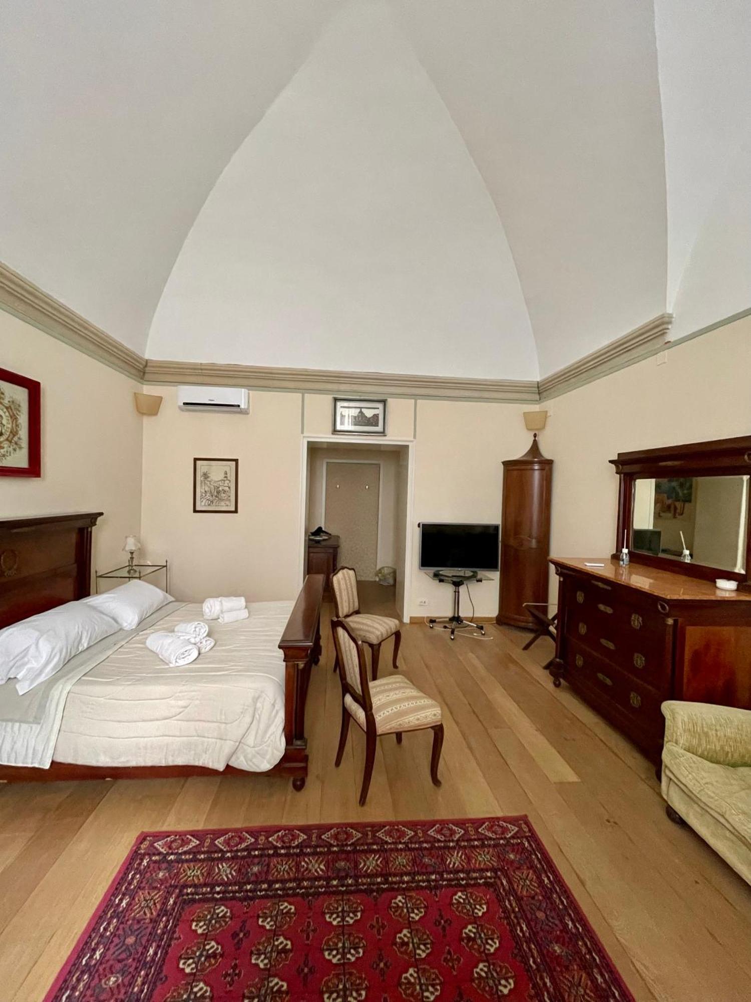 4 Balconi Rooms- Dimora Arditi B&B Lecce Eksteriør billede