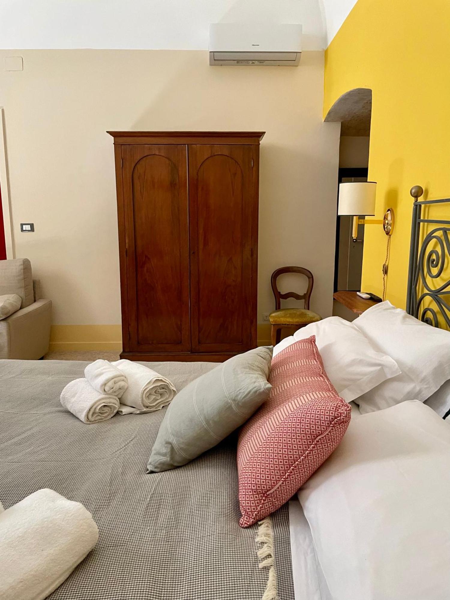 4 Balconi Rooms- Dimora Arditi B&B Lecce Eksteriør billede