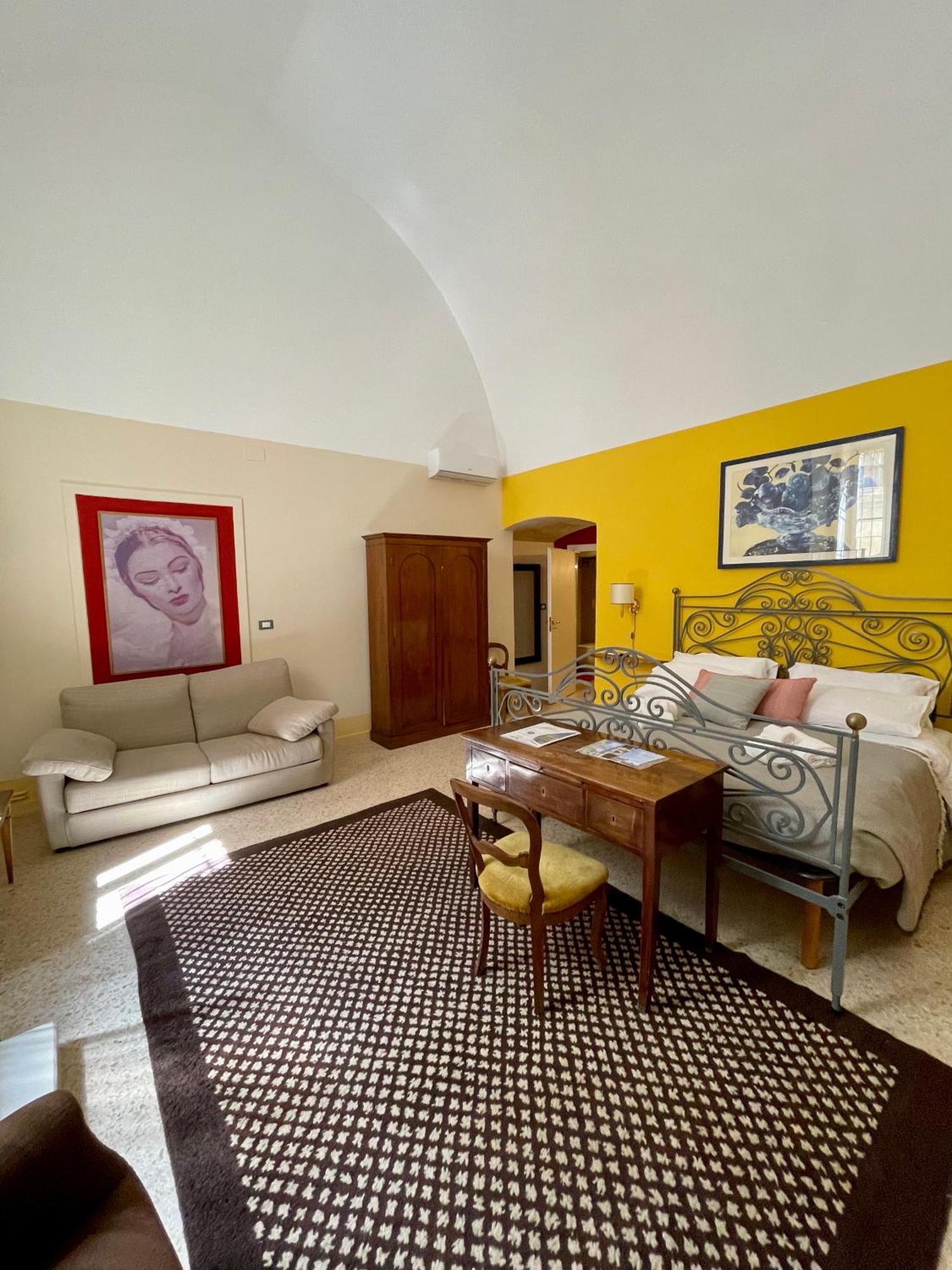 4 Balconi Rooms- Dimora Arditi B&B Lecce Eksteriør billede